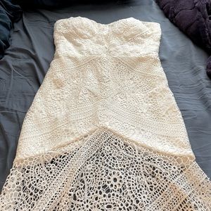 Worn once to try on, it’s gorgeous but I didn’t love it on me. Fits a size 6